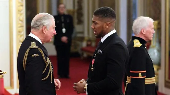 Trận Fury - Wilder dời lại tháng 10 vì dịch Covid-19, Joshua tự cách ly vì tiếp xúc Thái tử Charles ảnh 1