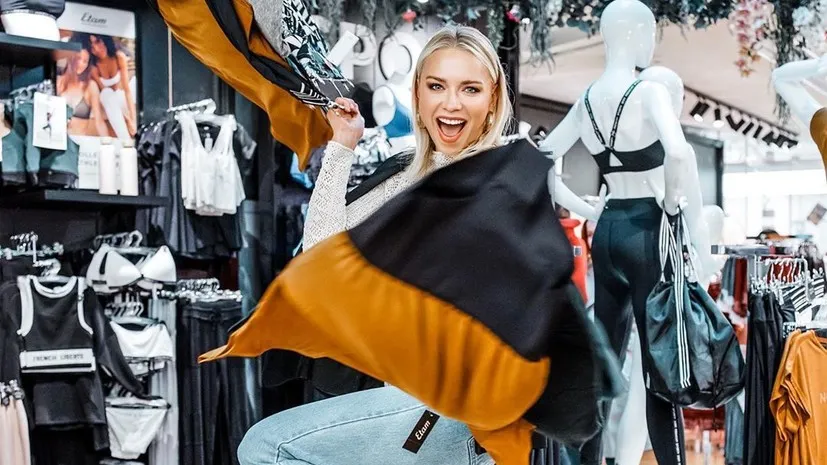 Mỹ nhân lướt sóng Angelika Timanina muốn thành Sharapova mới: Không cởi đồ, sẽ tham dự Olympic 2021 ảnh 1