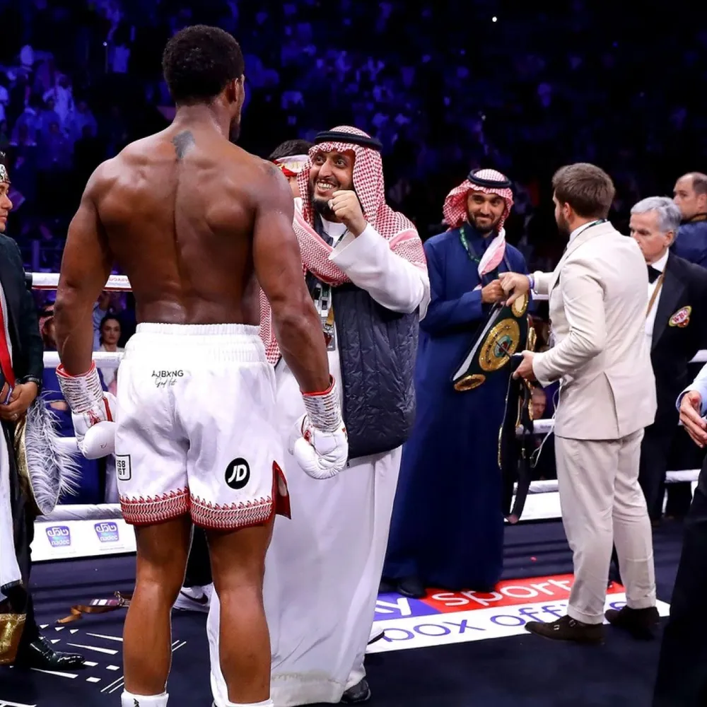 Ông bầu cáo già Eddie Hearn nói về ông chủ mới của Newcastle United: Họ không ở quanh để giỡn chơi ảnh 3