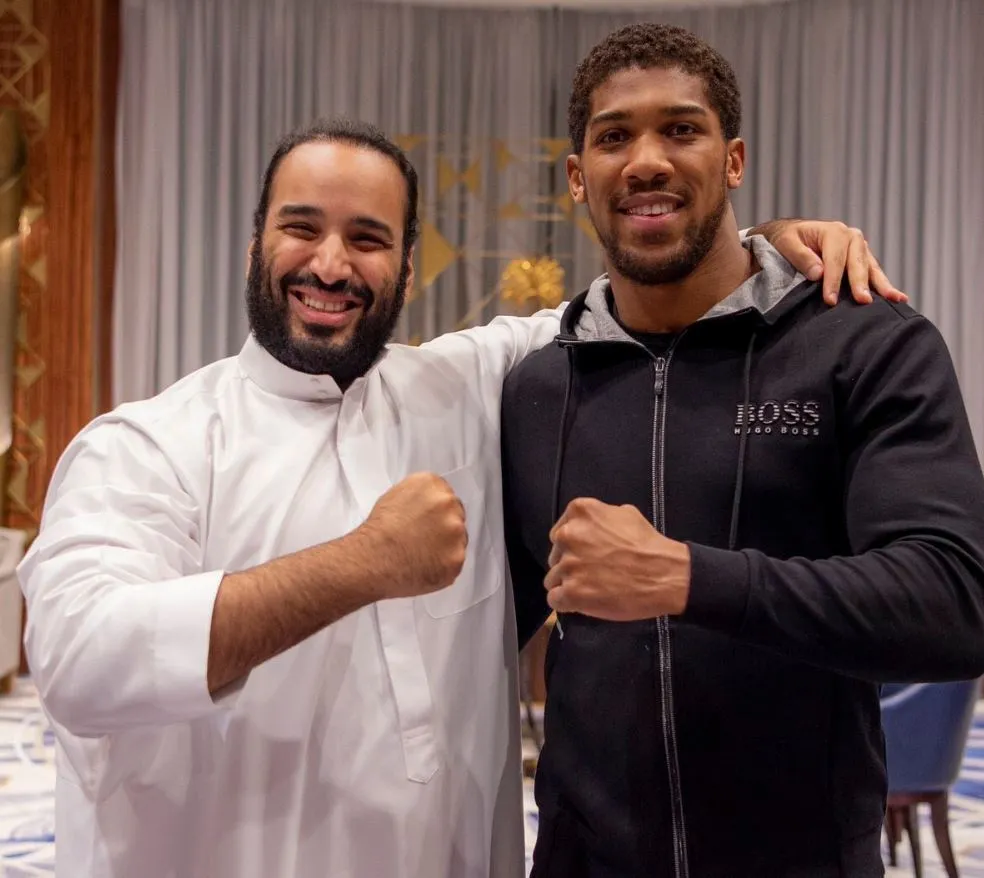 Ông bầu cáo già Eddie Hearn nói về ông chủ mới của Newcastle United: Họ không ở quanh để giỡn chơi ảnh 2