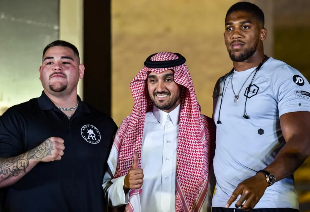 Thái tử Bin Salman chụp ảnh chung với Anthoy Joshua và Andy Ruiz