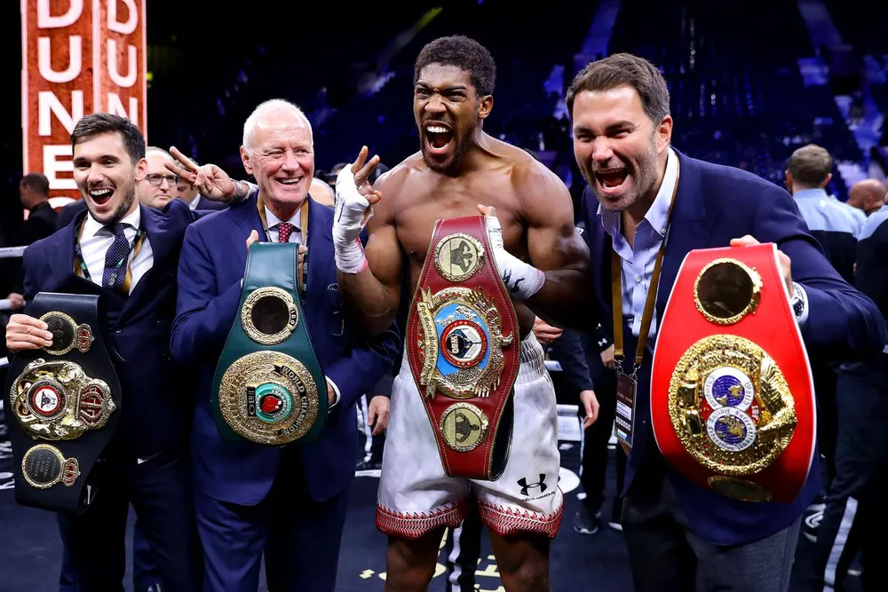 Vì dịch Covid-19: Fury khó đấu “tái chiến của tái chiến” với Wilder ở Mỹ, đang thương thảo đấu với AJ ở Saudi Arabia, vì 300 triệu USD ảnh 1