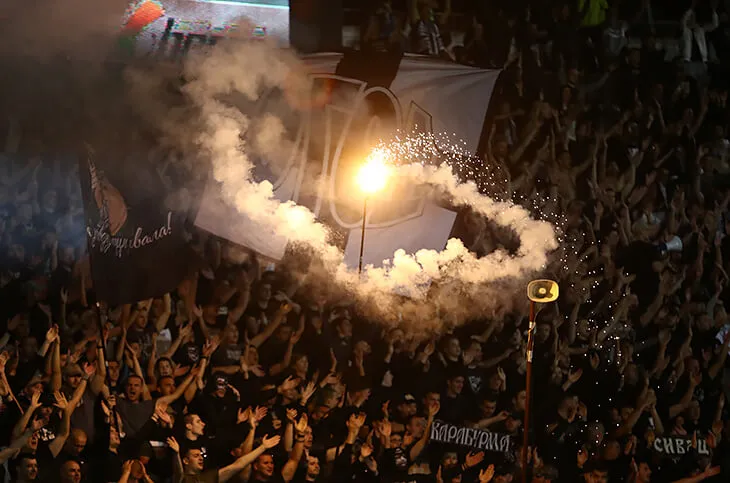 25 ngàn CĐV đến xem Trận Derby thành Belgrade: Cứ “quẩy” trước đã, còn lại tính sau! ảnh 5