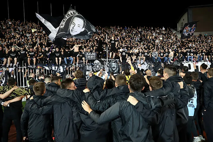 25 ngàn CĐV đến xem Trận Derby thành Belgrade: Cứ “quẩy” trước đã, còn lại tính sau! ảnh 7