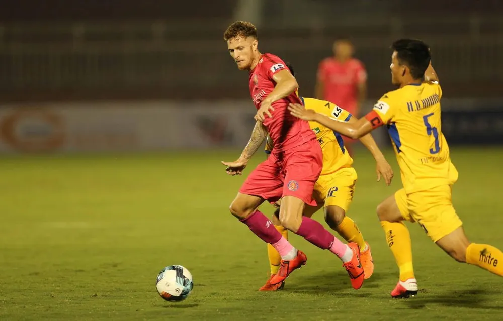 Geovane đang chơi rất hay trong màu áo Hồng