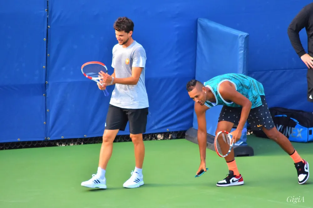 “Gã tiểu tử ngổ ngáo” Nick Kyrgios: Đôi co với Thiem quanh vụ của Zverev và Djokovic, rồi cùng Zverev bỏ… giải đấu ở Đức ảnh 2