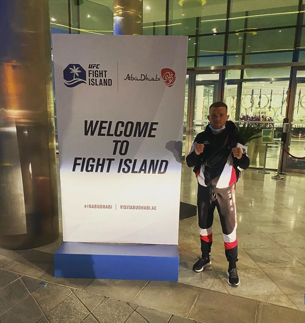 Petr Yan: Từ võ sĩ đấu đài ở hộp đêm vùng Cực Bắc, 4 ngàn rúp/trận, đến… nhà vô địch người Nga thứ 2 ở UFC ảnh 5