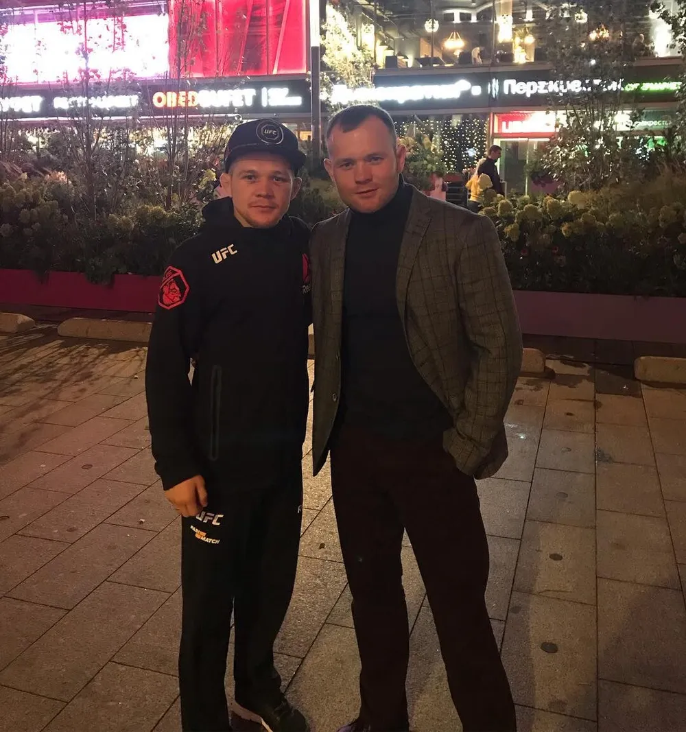 Petr Yan: Từ võ sĩ đấu đài ở hộp đêm vùng Cực Bắc, 4 ngàn rúp/trận, đến… nhà vô địch người Nga thứ 2 ở UFC ảnh 2