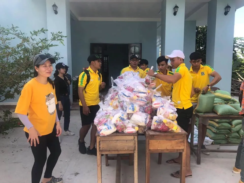 Khmer United FC: Những chàng trai miền Tây chân chất dùng đôi chân thỏa đam mê, chung bàn tay nhỏ bé hỗ trợ cộng đồng ảnh 5