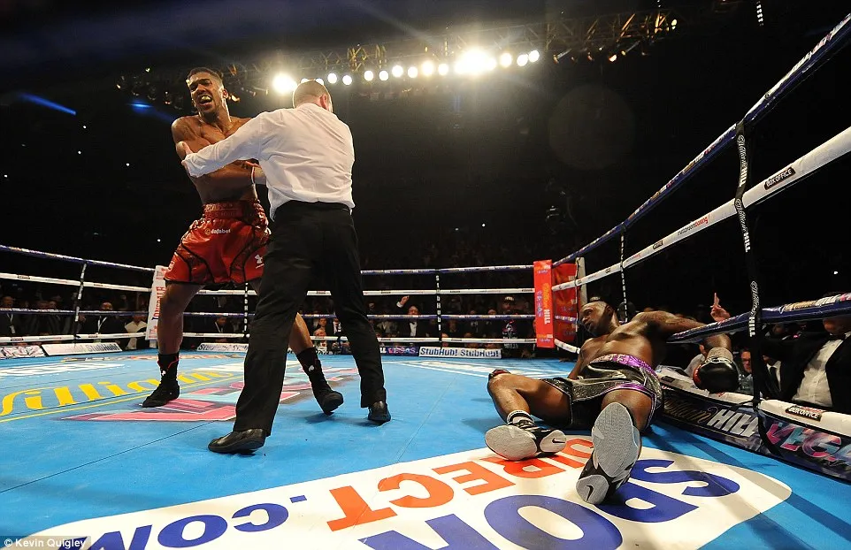 Trận Dillian Whyte vs Alexander Povetkin bị lu mờ bởi mối thâm thù giữa “Quái hiệp” và Anthony Joshua “cơ bắp” ảnh 4