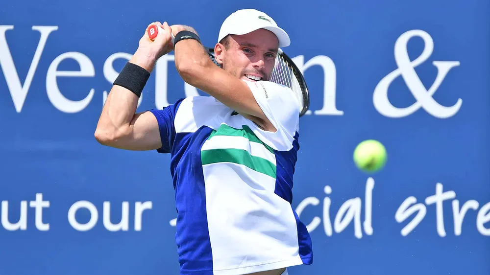 Cincinnati Masters: “Tay súng trẻ người Nga” Medvedev bị loại, Djokovic rộng cửa vô địch, Osaka bất ngờ bỏ cuộc ảnh 1