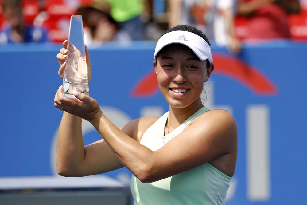 Gia thế khủng của cô gái loại Victoria Azarenka: Cha là tỷ phú mượn 7.500 USD khởi nghiệp, thắng Donald Trump khi mua Buffalo Bills ảnh 1