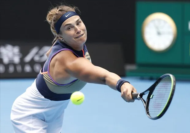 Aryna Sabalenka trước cơ hội hạ bệ thần tượng Serena Williams.