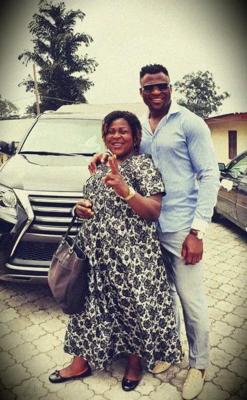 “The Predator” Francis Ngannou: 10 tuổi phải đi khai thác cát, sống vô gia cư ở Paris, lại sắp tranh đai hạng nặng UFC ảnh 5