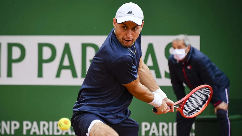 Monte Carlo Masters: Djokovic sẵn sàng chịu dơ để… thành công, Karatsev đại chiến Tsitsipas ảnh 1