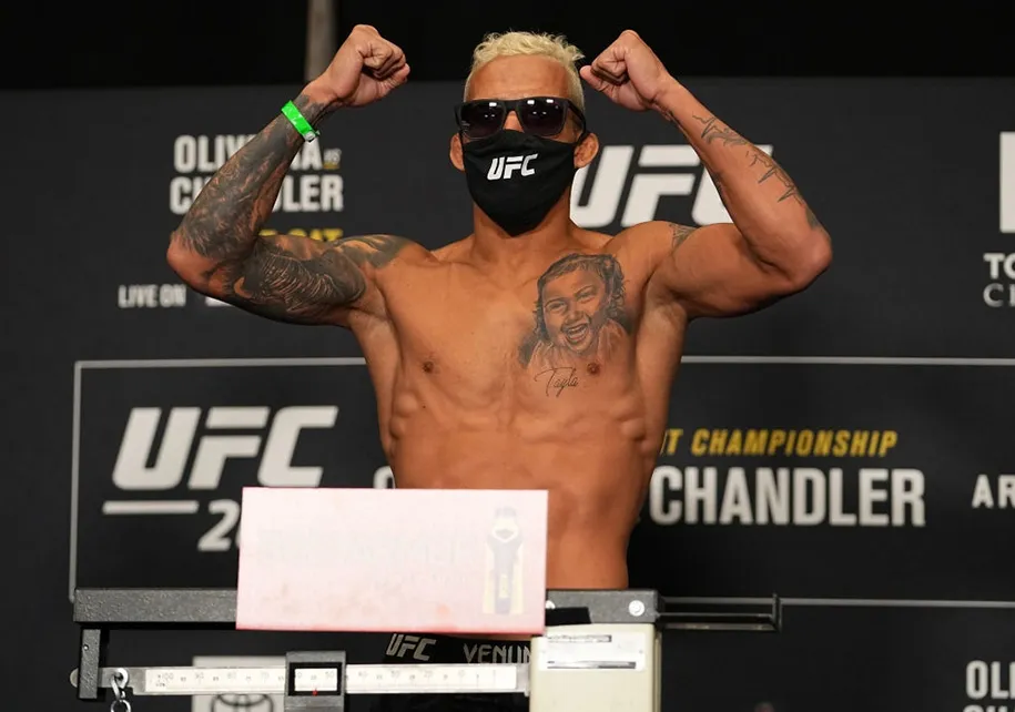 UFC 262: Trưa mai, “Iron” Michael Chandler đấu “Do Bronx” Charles Oliveira để tranh đai hạng nhẹ của Khabib Nurmagomedov ảnh 3