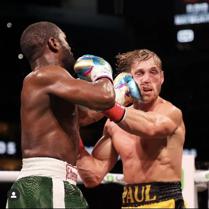 Floyd “Money” Mayweather vs Youtuber Logan Paul: “Quơ quào” túi bụi, Paul vẫn trụ vững sau 8 hiệp đấu với Floyd ảnh 3