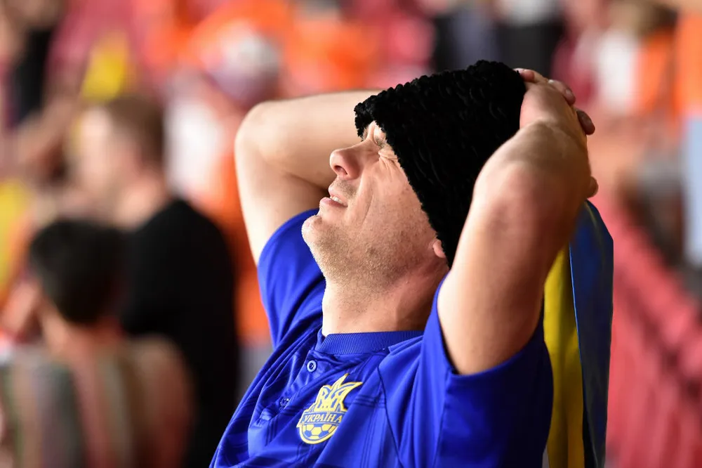 Sắc màu CĐV Ukraine và “Vàng - Xanh mạnh hơn Sbornaya“ ảnh 10