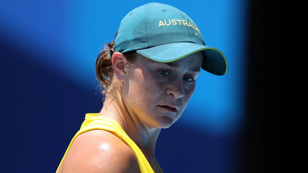 Naomi Osaka thắng trận đầu tiên, Ashleigh Barty bị loại, Andy Murray thành cựu vô địch ảnh 1