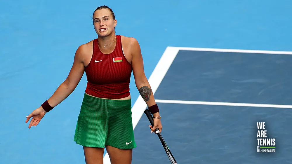 Novak Djokovic và Naomi Osaka sánh bước vào vòng 3, Vekic loại Sabalenka ảnh 2