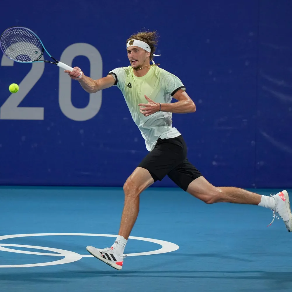 Novak Djokovic tan mộng “Golden Slam”, Alexander Zverev quật khởi 2 ván cuối để vào tranh HCV ảnh 1