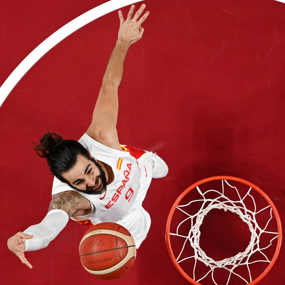 “Vua ghi điểm” Kevin Durant tiếp tục ghi 29 điểm, giúp tuyển bóng rổ Mỹ đánh bại Tây Ban Nha 95-81 ảnh 2