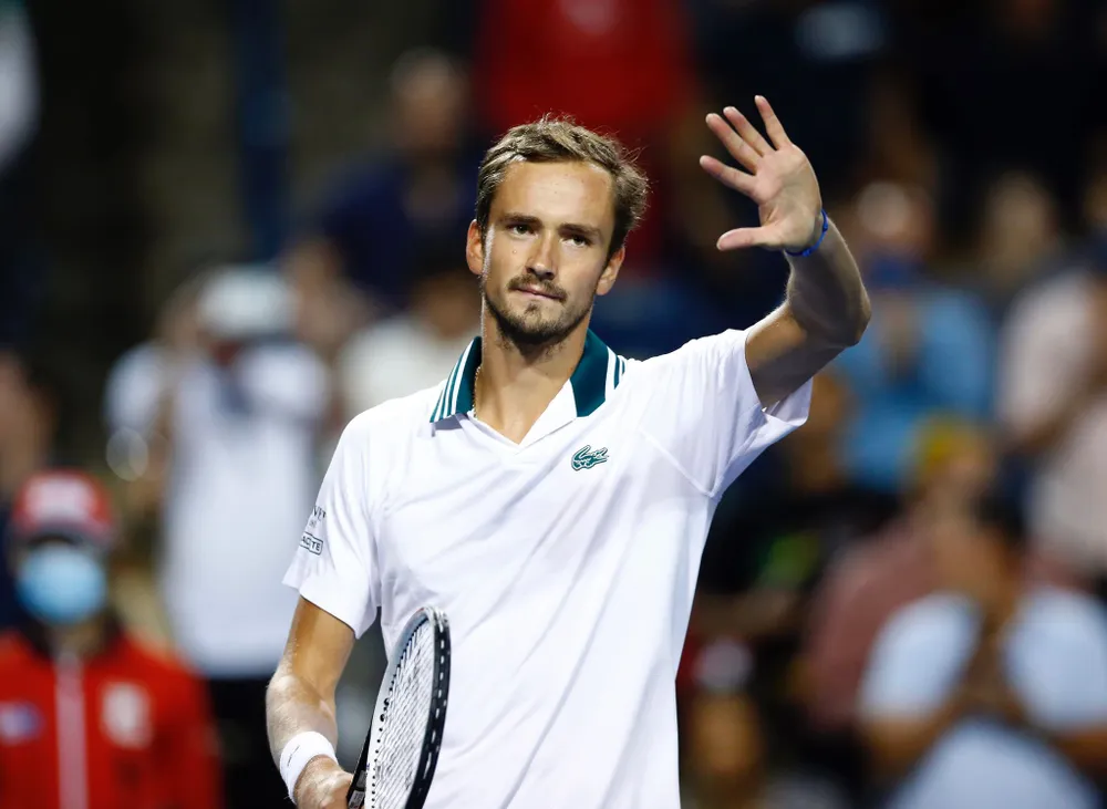 Daniil Medvedev và Camila Giorgi vô địch Canadian Open, Roger Federer lại phẫu thuật đầu gối ảnh 1