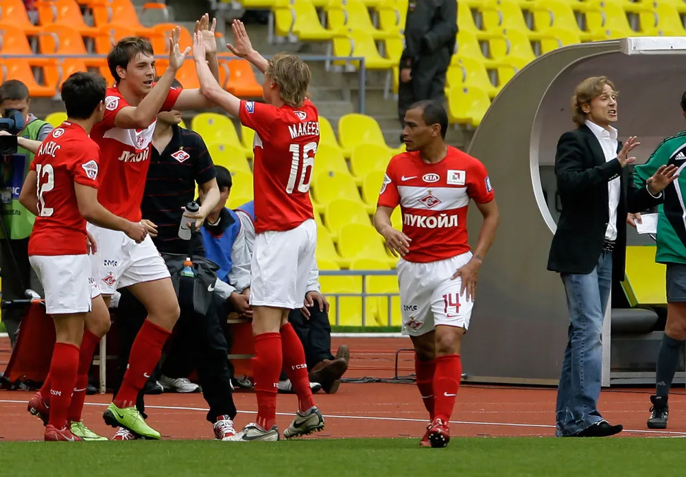 Karpin (ngoài cùng bên phải) và Dzyuba (thứ 2 từ trái sang) có mâu thuẫn từ hồi ở Spartak