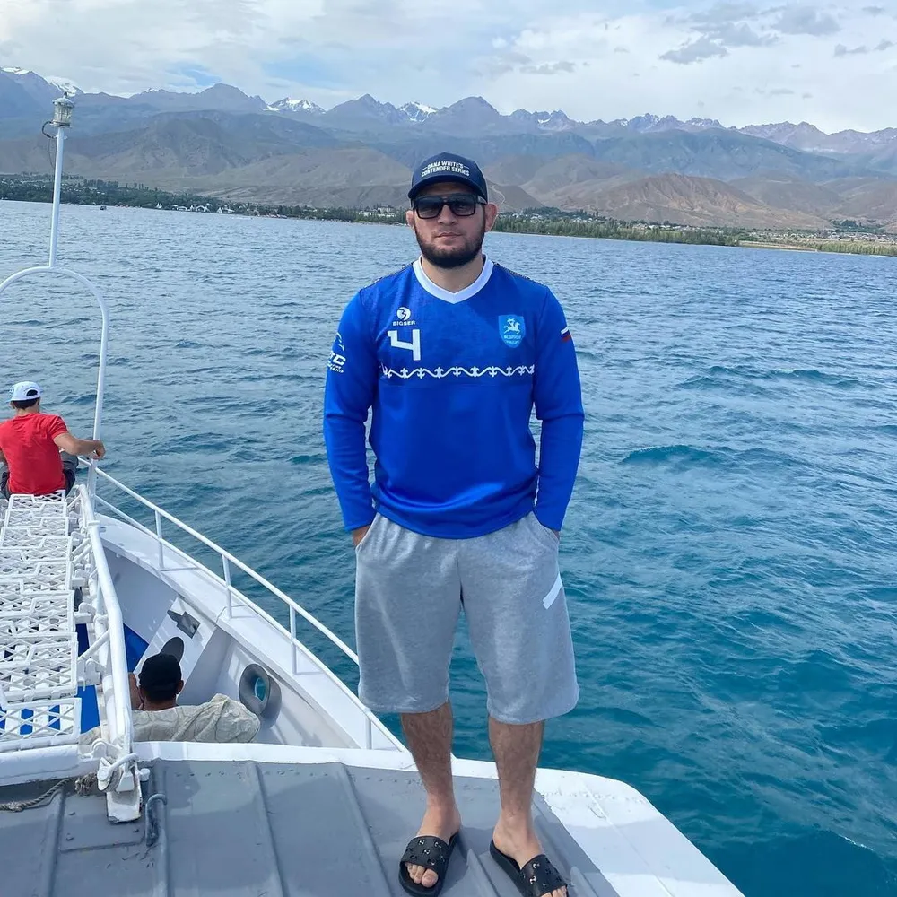 “Đại bàng Nga” Khabib Nurmagomedov: Có thể mua nhà ở California - Dubai, nhưng vẫn sống ở Dagestan, vì yêu quê hương, muốn hỗ trợ cộng đồng ảnh 2