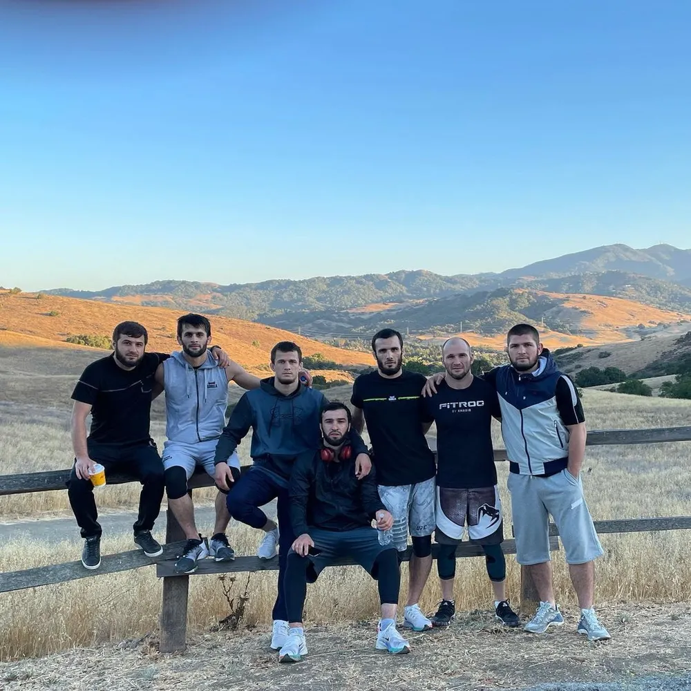 “Đại bàng Nga” Khabib Nurmagomedov: Có thể mua nhà ở California - Dubai, nhưng vẫn sống ở Dagestan, vì yêu quê hương, muốn hỗ trợ cộng đồng ảnh 3