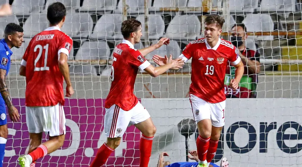 Valery Karpin “xoay tua” băng thủ quân tuyển Nga: Từ Georgiy Dzhikiya đến Dmitri Barinov - rất bất ổn ảnh 1