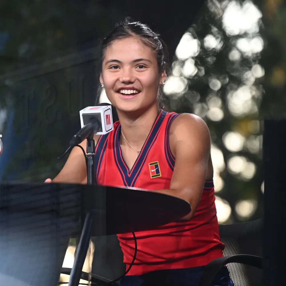 US Open: 'Quý cô' Emma Raducanu thắp lại ngọn lửa Anh sau 53 năm ở Grand Slam trên đất Mỹ ảnh 2