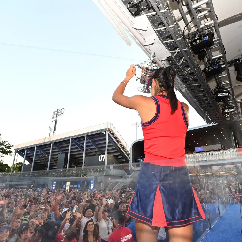 US Open: 'Quý cô' Emma Raducanu thắp lại ngọn lửa Anh sau 53 năm ở Grand Slam trên đất Mỹ ảnh 3