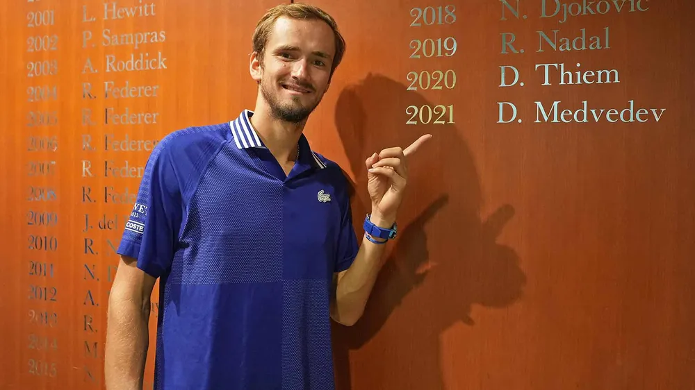 US Open: Đến lượt Daniil Medvedev “báo thù” Novak Djokovic, thừa kế di sản của The Safinator ảnh 2