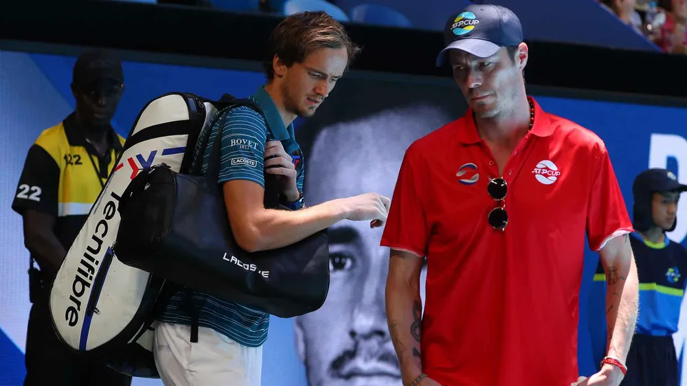 US Open: Đến lượt Daniil Medvedev “báo thù” Novak Djokovic, thừa kế di sản của The Safinator ảnh 3