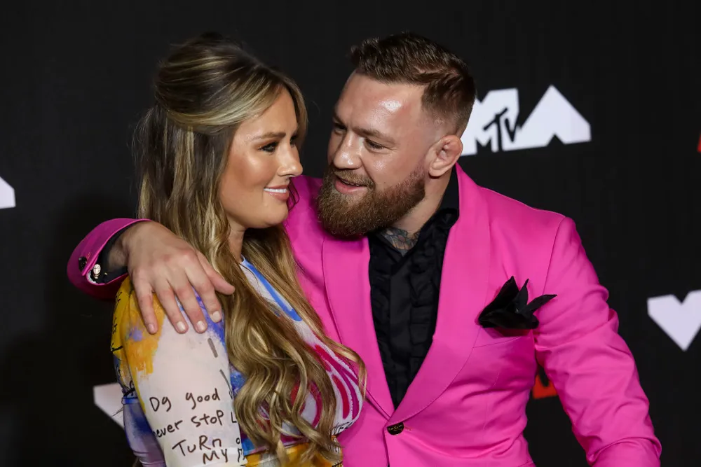 “Gã điên Ailen” Conor McGregor suýt choảng Machine Gun Kelly: Tôi chẳng biết hắn ta, ngoại trừ hắn đi cùng Megan Fox ảnh 2