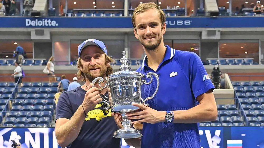 Daniil Medvedev và những người quan trọng trong đời (II): HLV giúp tập trung chuyên nghiệp, hết… động kinh và người vợ hiền ủng hộ phía sau ảnh 1