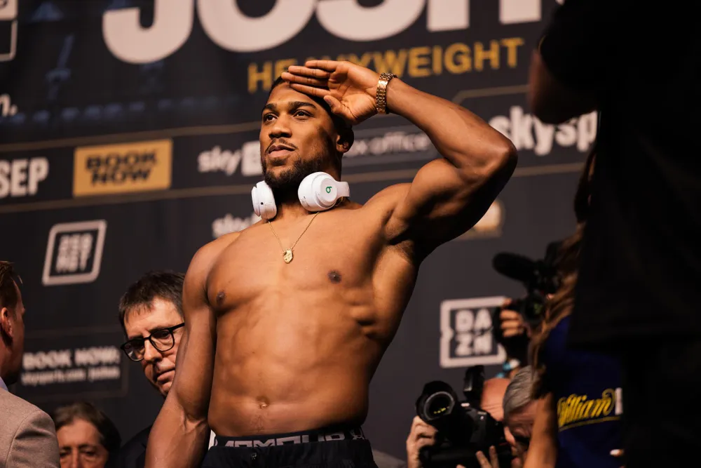 Anthony Joshua vs Oleksan Usyk: AJ “cơ bắp” nặng 108kg, Miêu hiệp nặng hơn 100kg, nhưng trọng lượng “không là vấn đề” ảnh 2