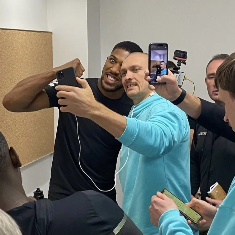 Anthony Joshua vs Oleksan Usyk: AJ “cơ bắp” nặng 108kg, Miêu hiệp nặng hơn 100kg, nhưng trọng lượng “không là vấn đề” ảnh 1