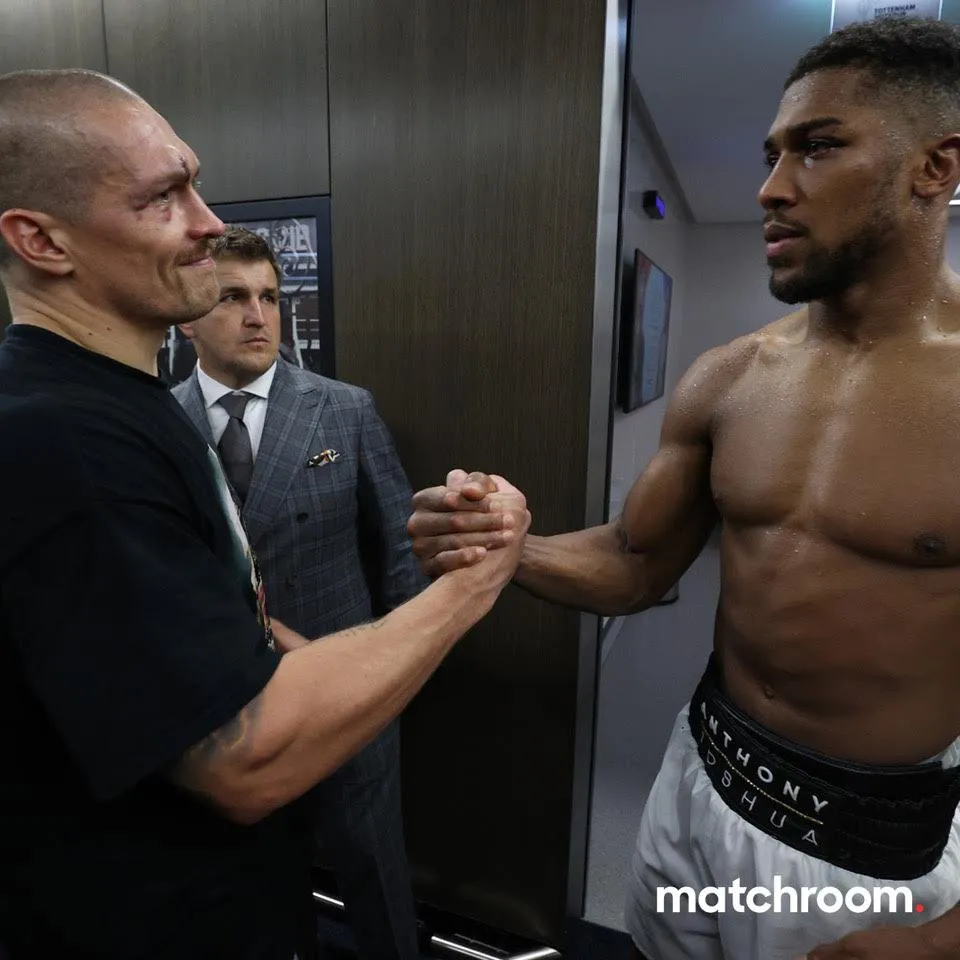 Anthony Joshua vs Oleksandr Usyk: “Miêu hiệp” cắt tỉa AJ “cơ bắp”, suýt thắng KO khiến cả Ukraine bùng nổ ảnh 4