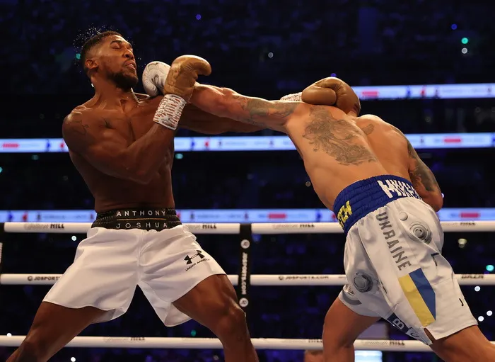 Anthony Joshua vs Oleksandr Usyk: “Miêu hiệp” cắt tỉa AJ “cơ bắp”, suýt thắng KO khiến cả Ukraine bùng nổ ảnh 2
