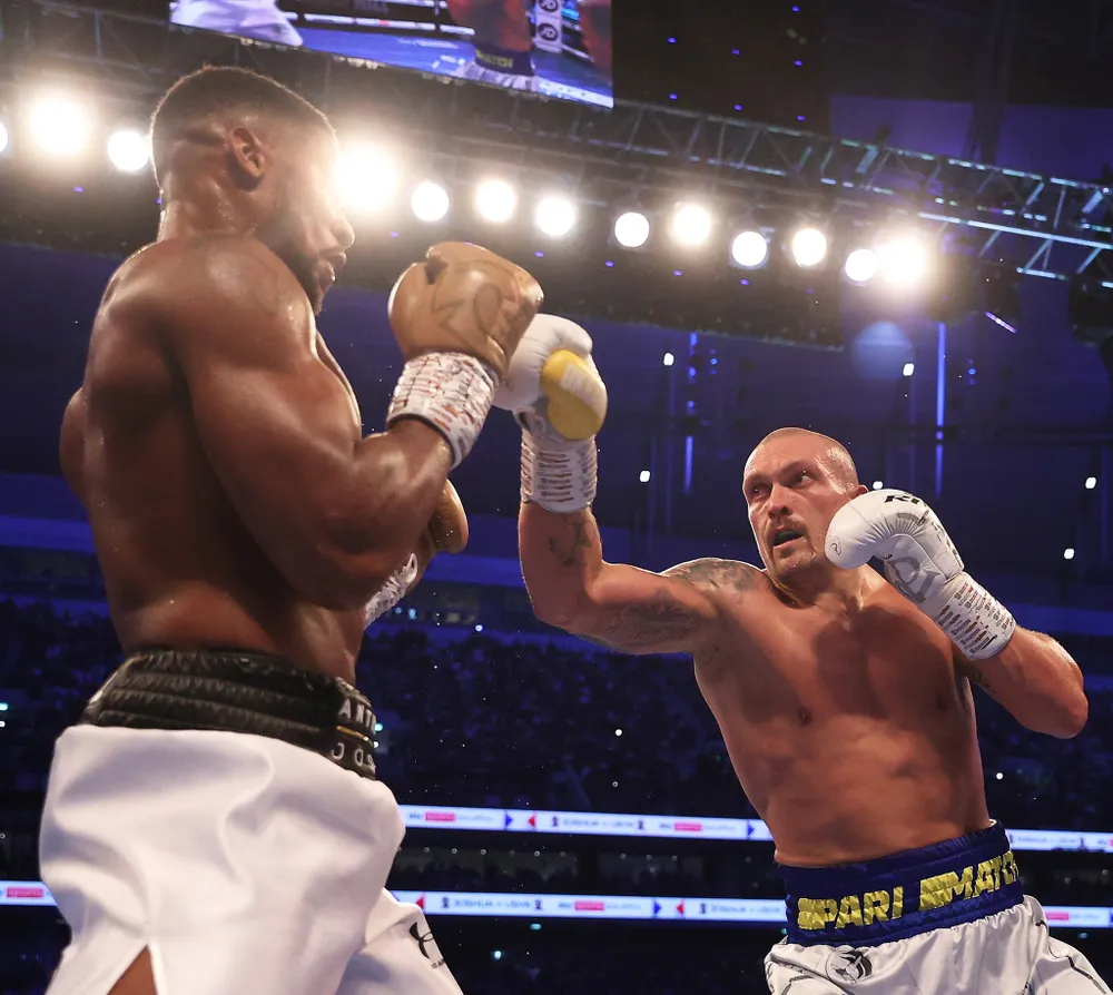 Anthony Joshua vs Oleksandr Usyk: “Miêu hiệp” cắt tỉa AJ “cơ bắp”, suýt thắng KO khiến cả Ukraine bùng nổ ảnh 1