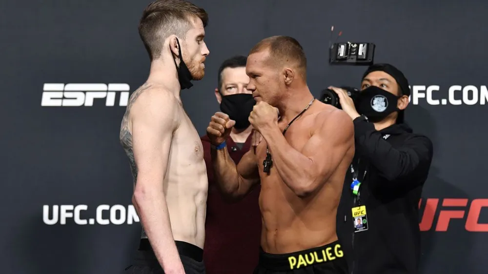 Yan đối mặt với Người cát