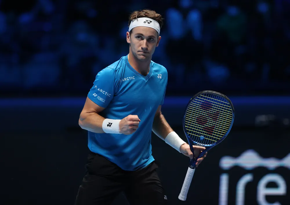 ATP Finals: Novak Djokovic và Daniil Medvedev vào bán kết với 3 trận toàn thắng ảnh 1