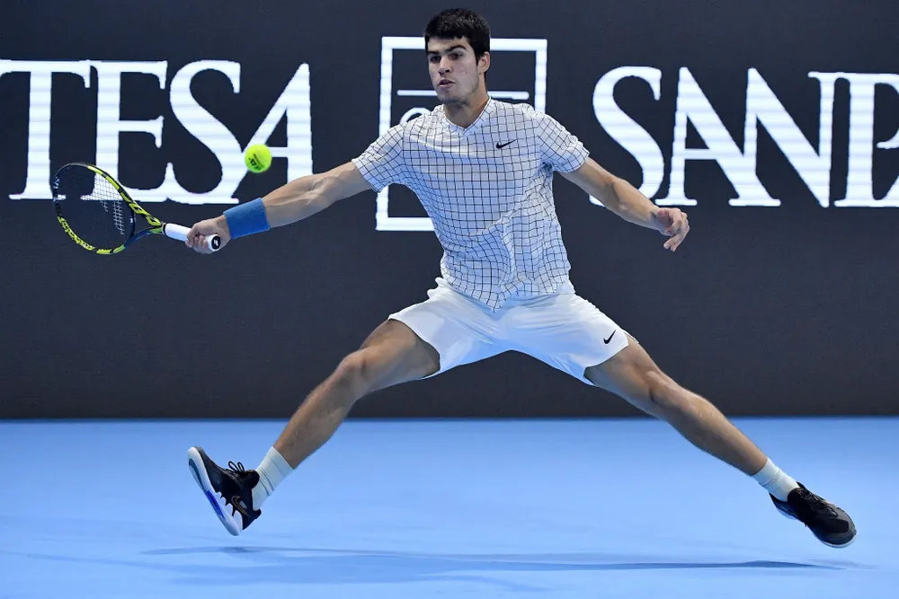 Davis Cup Finals: Lleyton Hewitt chỉ trích ý tưởng tổ chức giải ở… Trung Đông, Carlos Alcaraz vắng mặt vì mắc Covid-19 ảnh 1