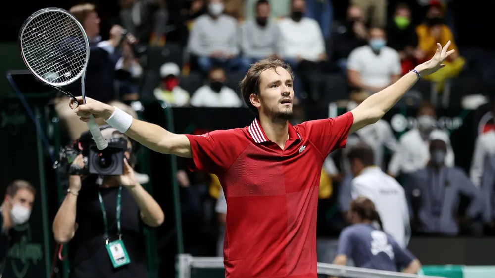 Medvedev đưa tuyển Nga vào chung kết