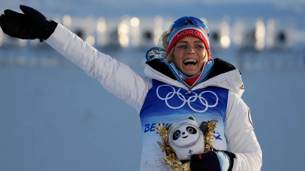 Olympic mùa Đông Beijing: “Cỗ máy” Therese Johaug từ nỗi sợ mắc Covid đến tấm HCV đầu tiên ảnh 1