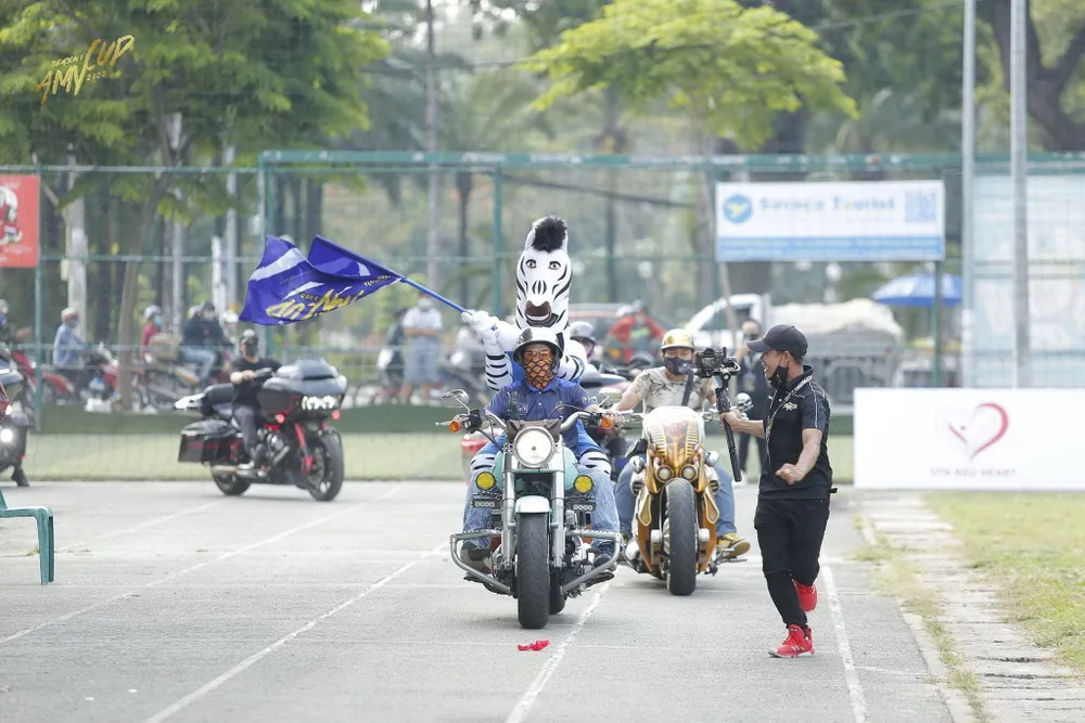 Màn rước cờ hoành tráng bằng đội xe mô tô