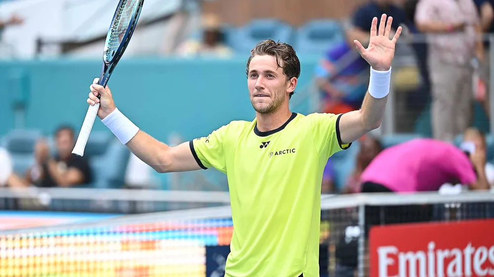 Miami Open: Chàng trai 18 tuổi Carlos Alcaraz vào CK đơn nam, sẽ đấu Casper Ruud ảnh 1