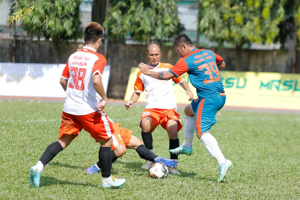 AMY CUP: Nghĩa Tình - Kim Ngân đánh bại Xăng dầu Phước Hưng ở “CK sớm”, Hùng Bari đánh giá cao giải đấu ảnh 1